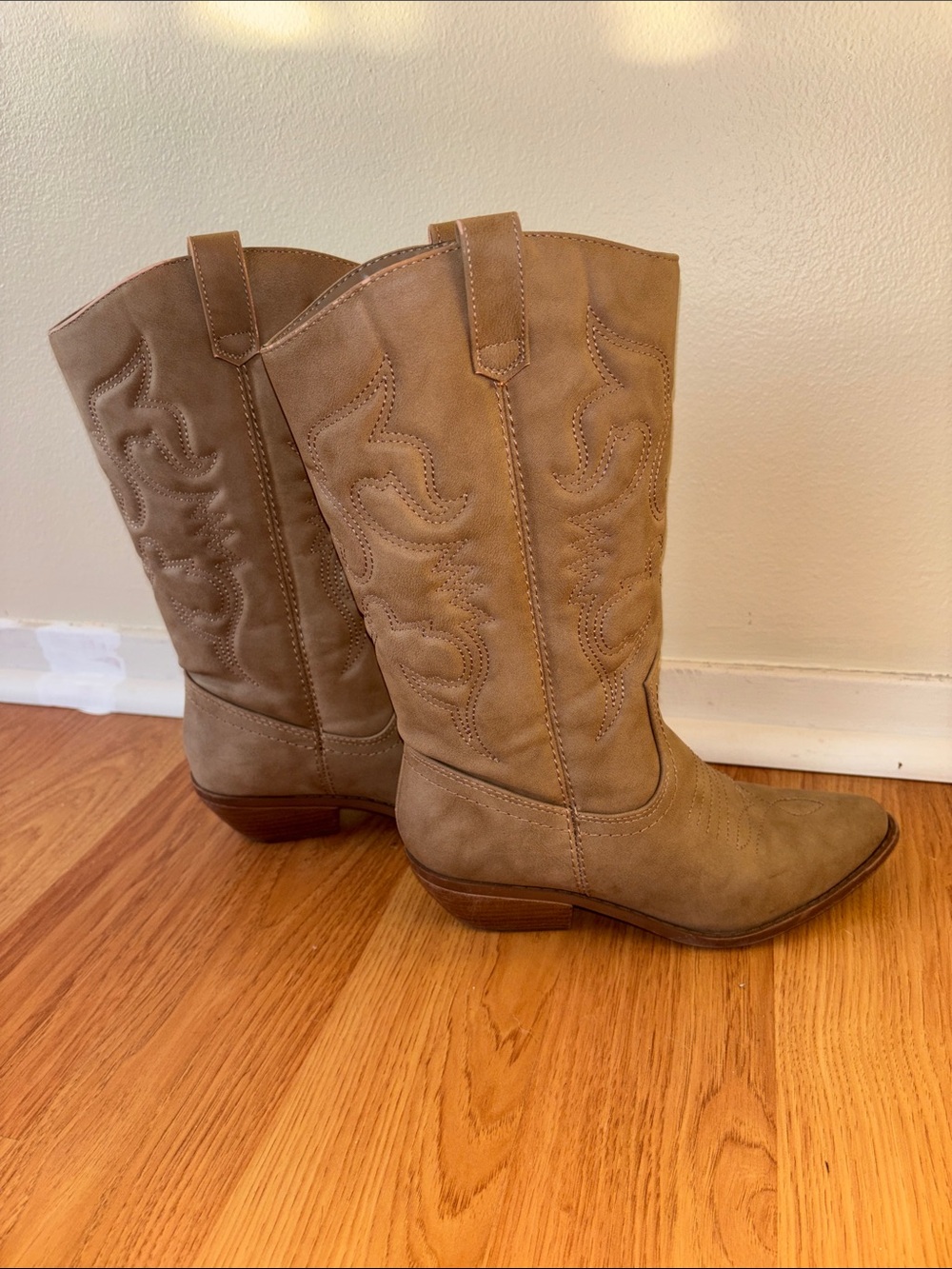 Tan Western Heeled Cowboy Boots - Picture 2 of 10